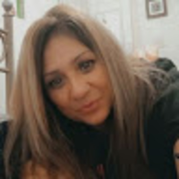 Meet your Posher, Yolanda - Picture 1 of 1